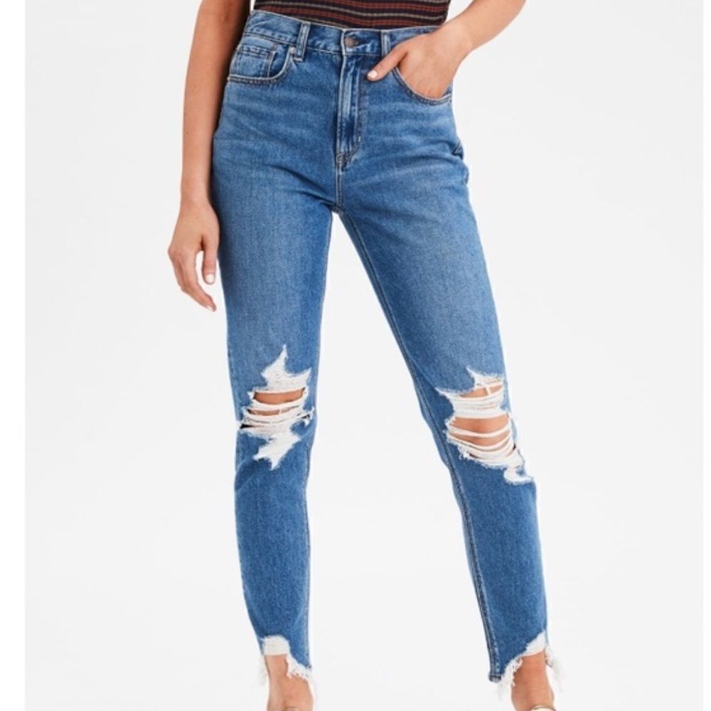 American Eagle Mom Jeans Busted Knee & Chewed Hem Jeans Size 6